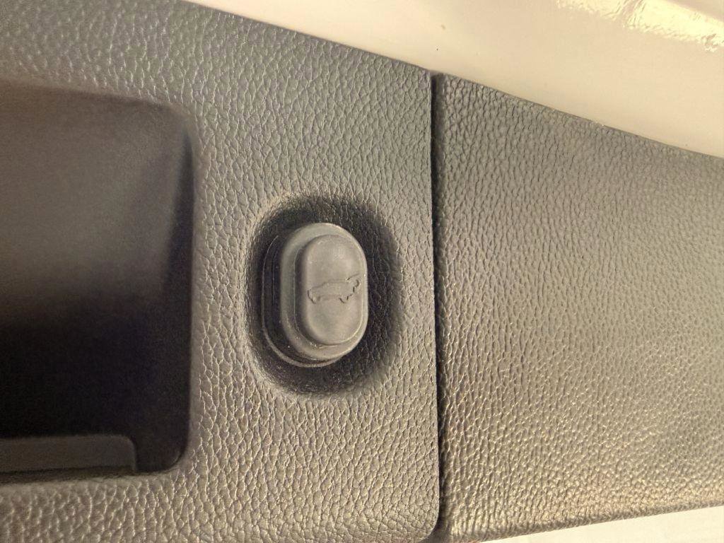 Used 2019 Chevrolet Suburban Premier AWD/4WD image 39