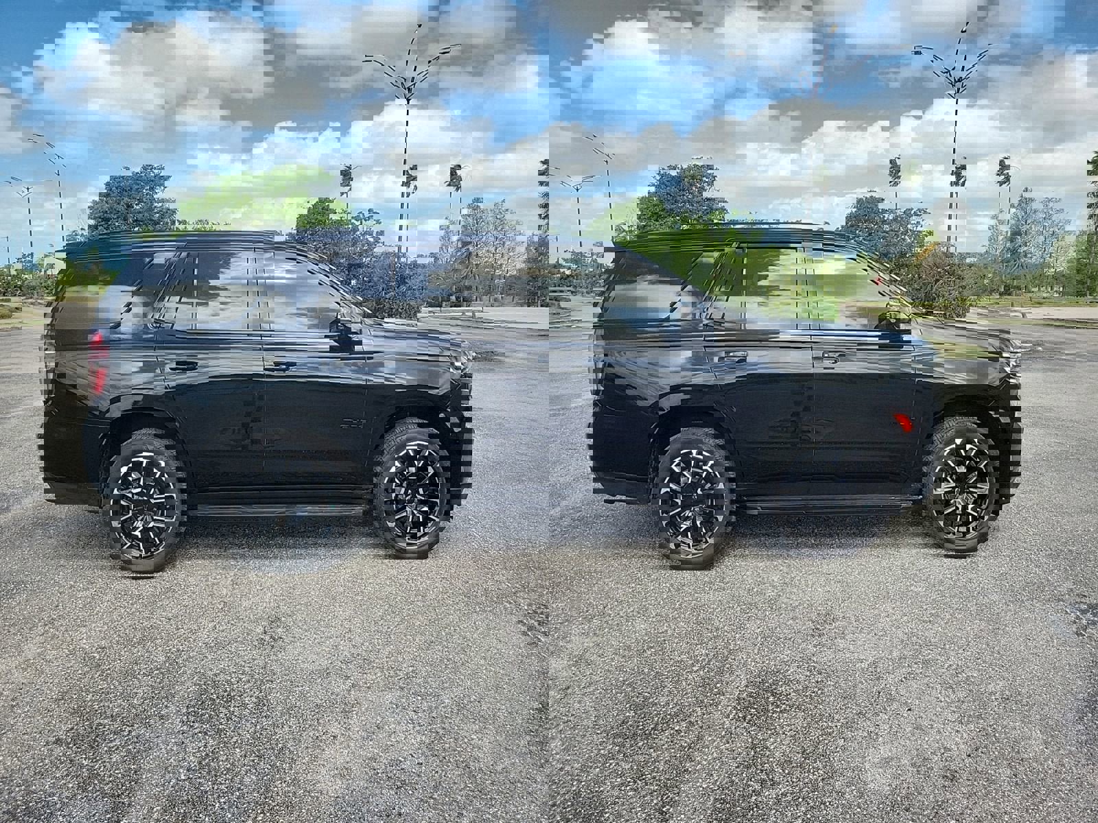 Used 2021 Chevrolet Tahoe RST w/ Luxury Package image 4