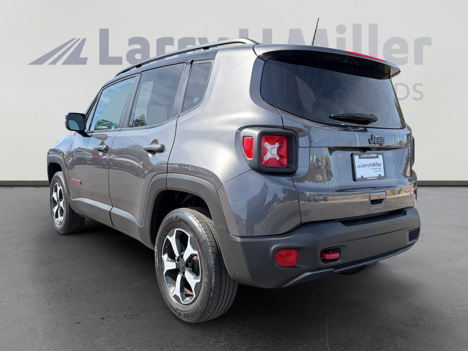 Used 2020 Jeep Renegade Trailhawk AWD/4WD image 3