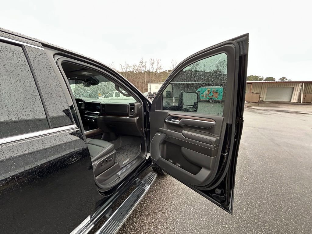 Used 2025 GMC Sierra 2500 SLT w/ SLT Premium Package image 23