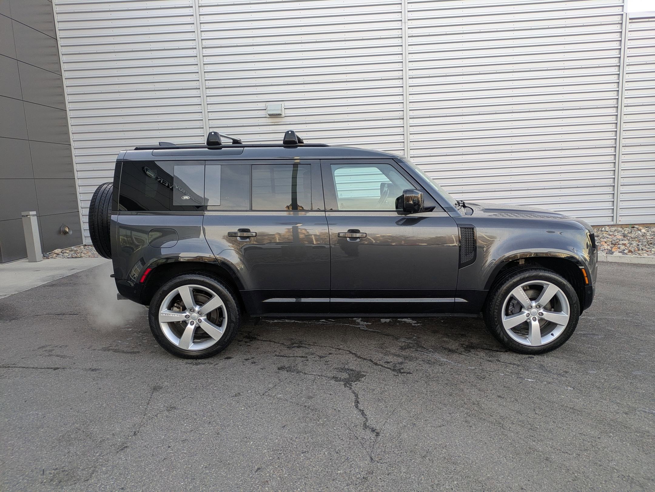 Used 2022 Land Rover Defender 110 X-Dynamic HSE image 2