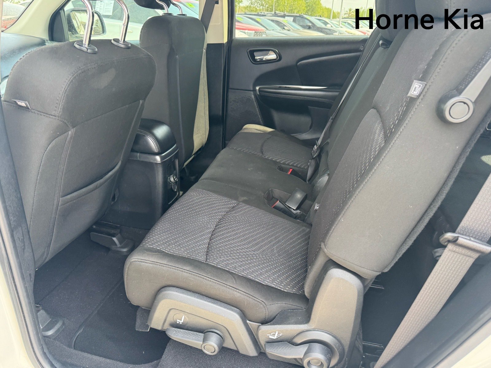 Used 2019 Dodge Journey SE FWD image 13