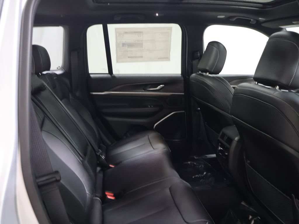 New 2026 Jeep Grand Cherokee Limited AWD/4WD image 14
