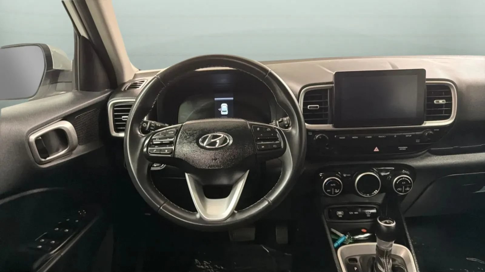 Used 2025 Hyundai Venue SEL FWD image 11