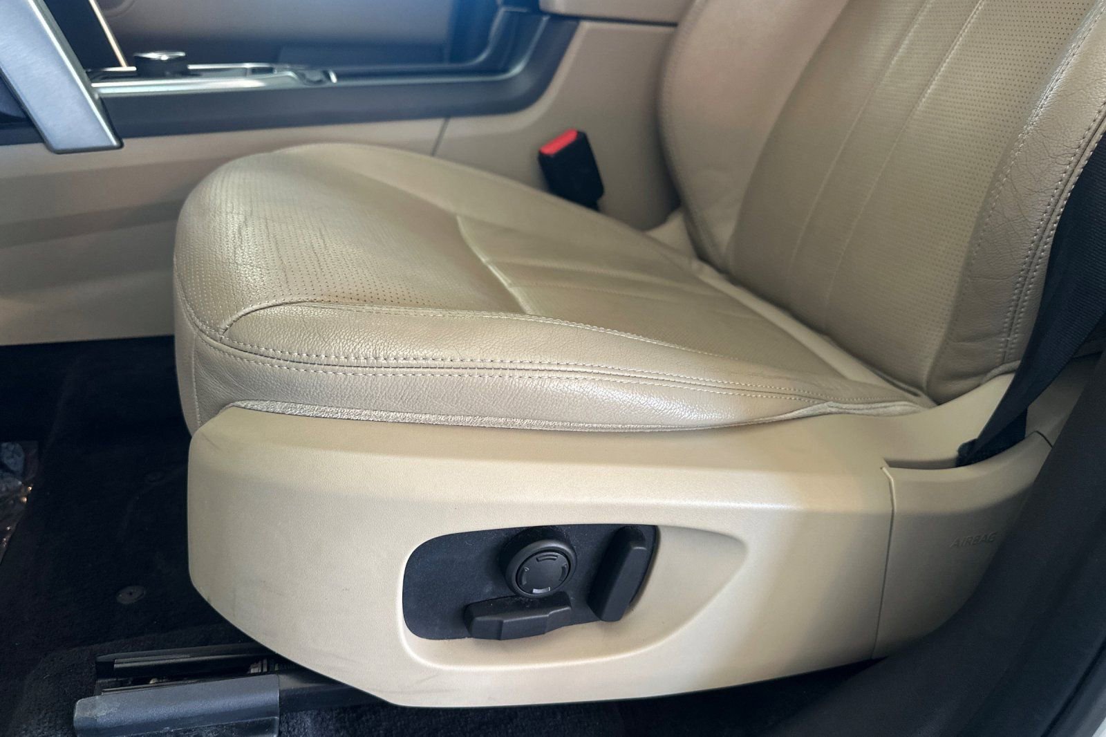 Used 2019 Land Rover Discovery Sport HSE image 13