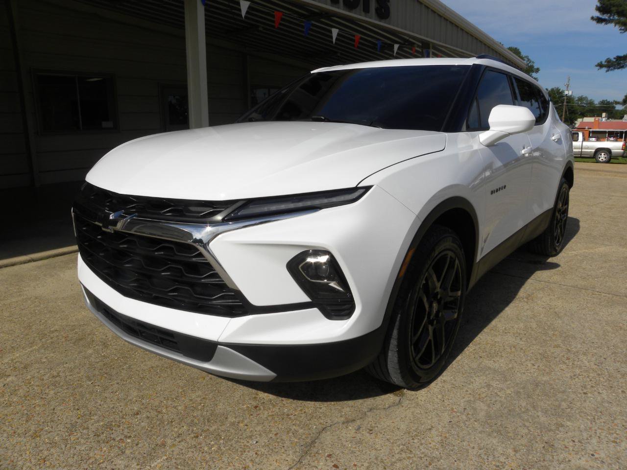 Used 2024 Chevrolet Blazer LT w/ Convenience Package FWD image 4