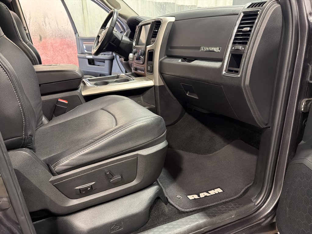 Used 2017 RAM 1500 Laramie w/ Convenience Group AWD/4WD image 22