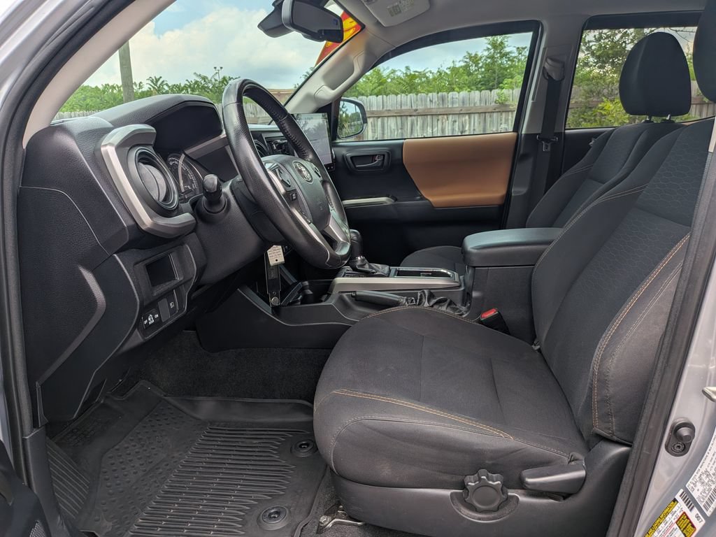 Used 2019 Toyota Tacoma SR5 RWD image 11