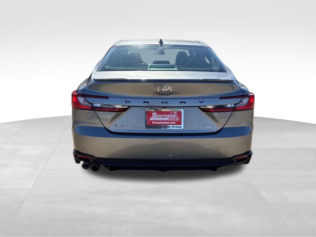 Used 2025 Toyota Camry SE image 4