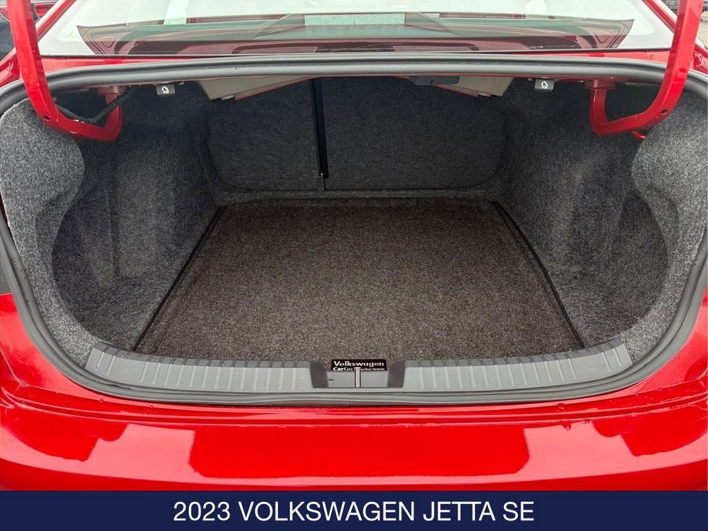 Used 2023 Volkswagen Jetta SE image 14