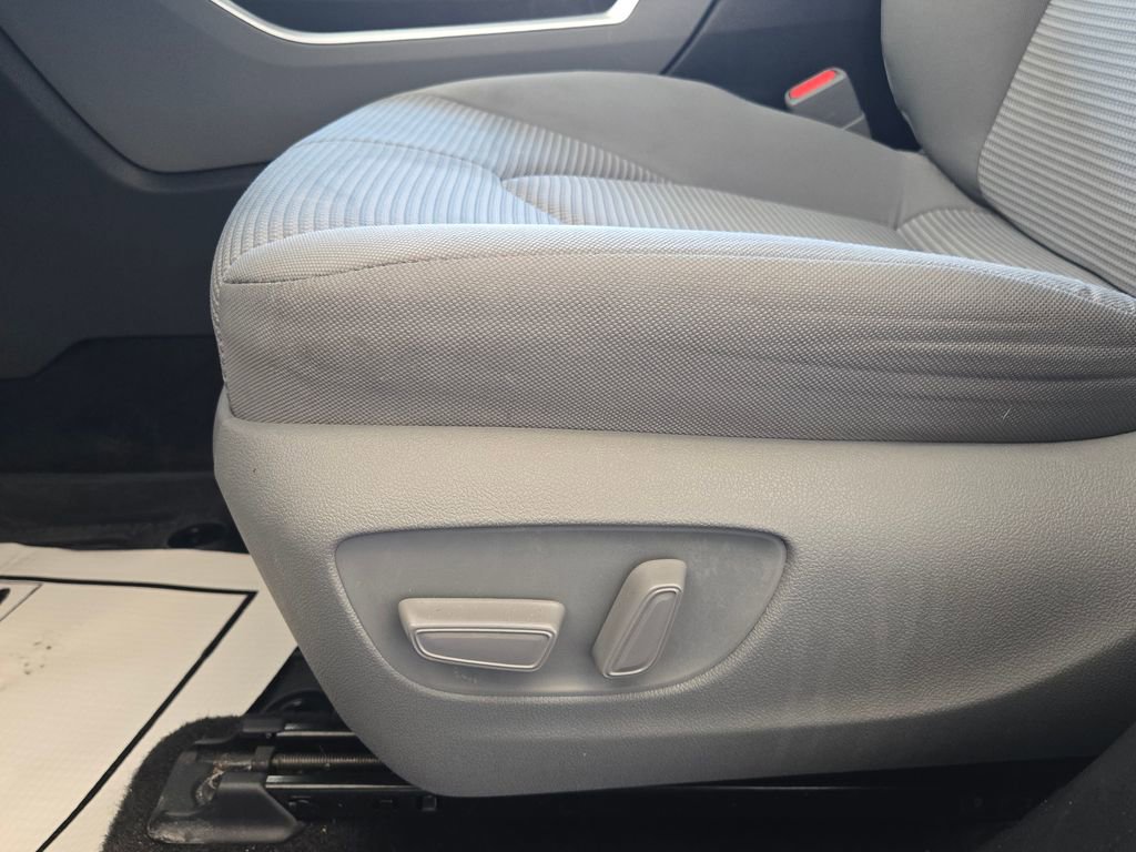 Used 2023 Toyota Highlander LE image 14