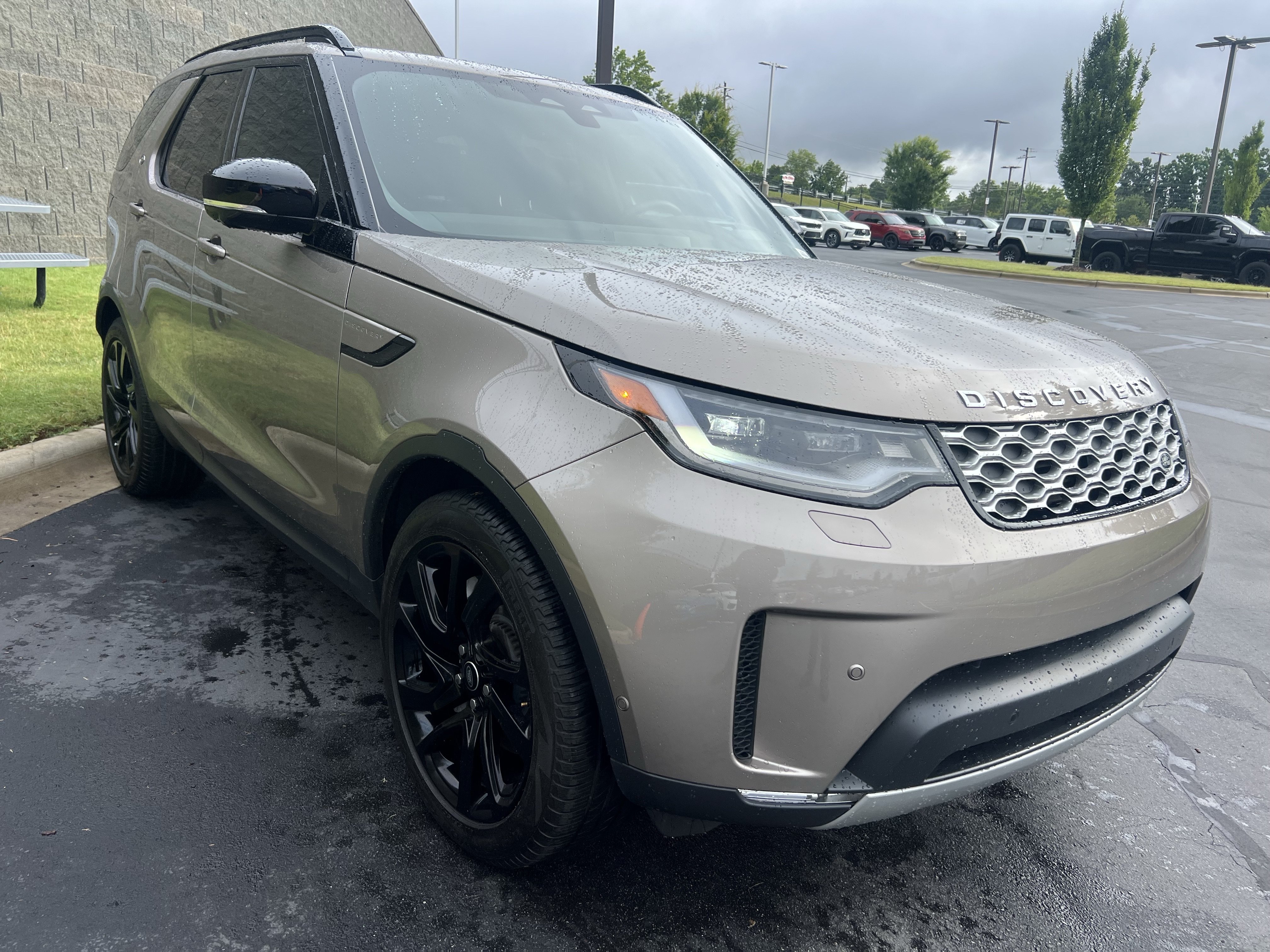 Certified 2025 Land Rover Discovery S AWD/4WD image 9