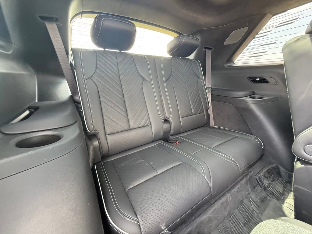 Certified 2026 Cadillac Vistiq Sport w/ LPO, Floor Liner Package AWD/4WD image 36