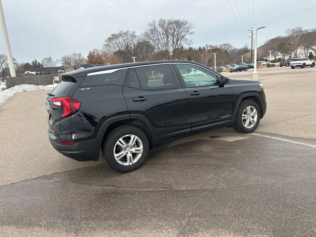 Used 2024 GMC Terrain SLE image 7