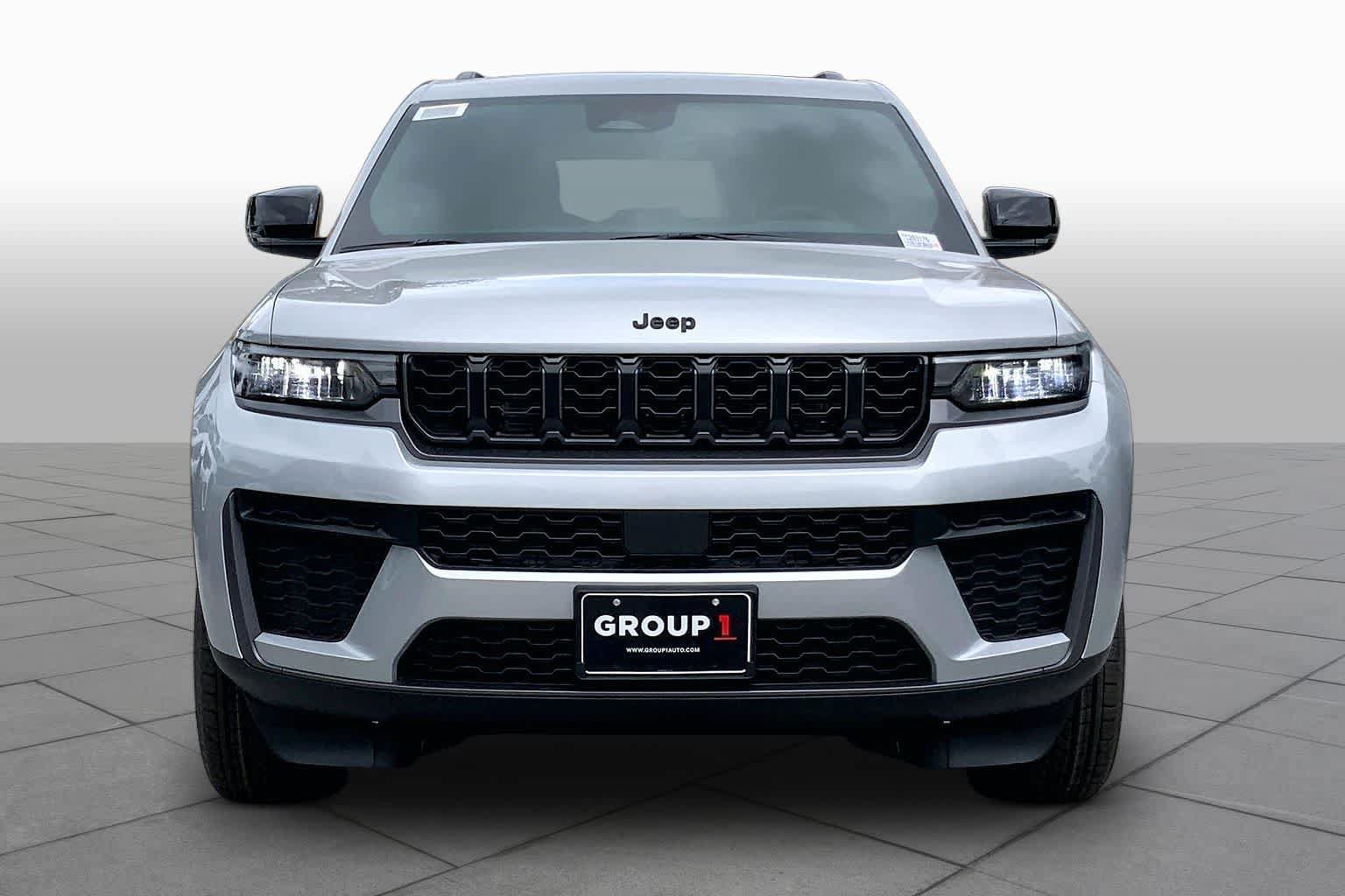 New 2026 Jeep Grand Cherokee Altitude AWD/4WD image 3