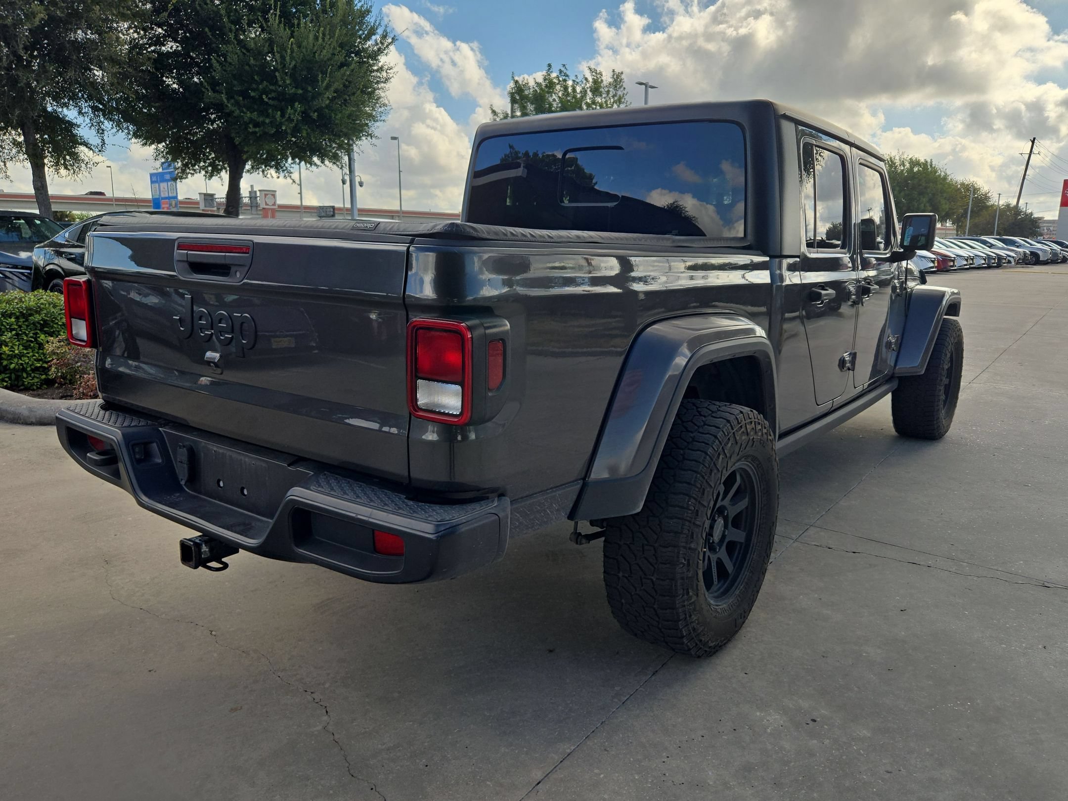 Used 2021 Jeep Gladiator Sport AWD/4WD image 3