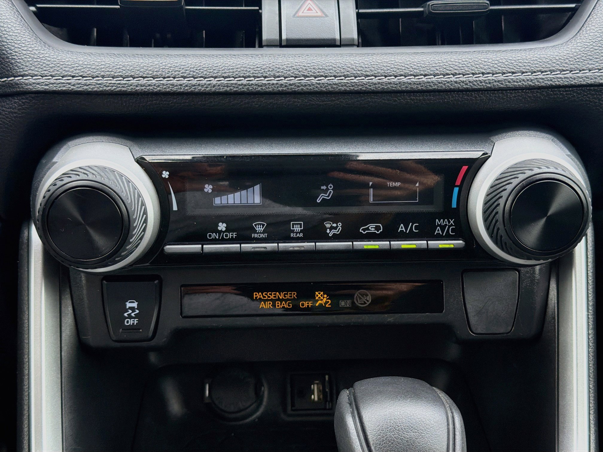 Used 2019 Toyota RAV4 LE FWD image 31