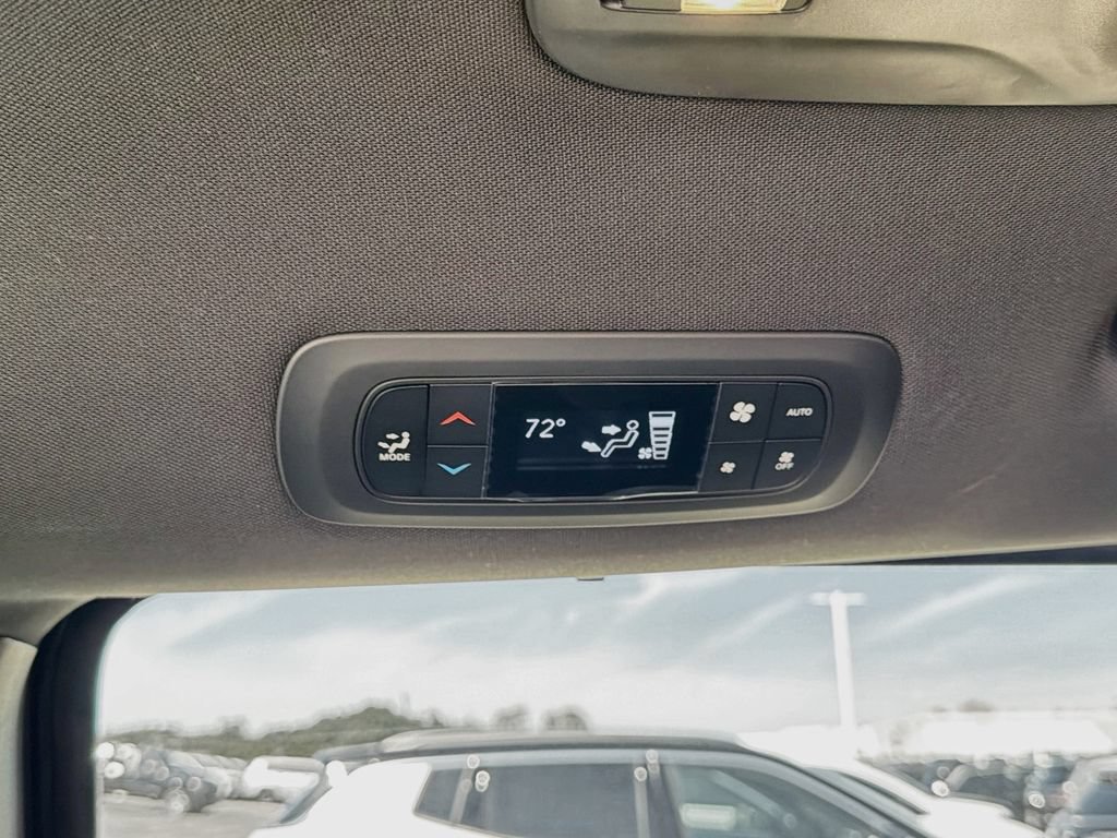New 2027 Chrysler Pacifica Select FWD image 30