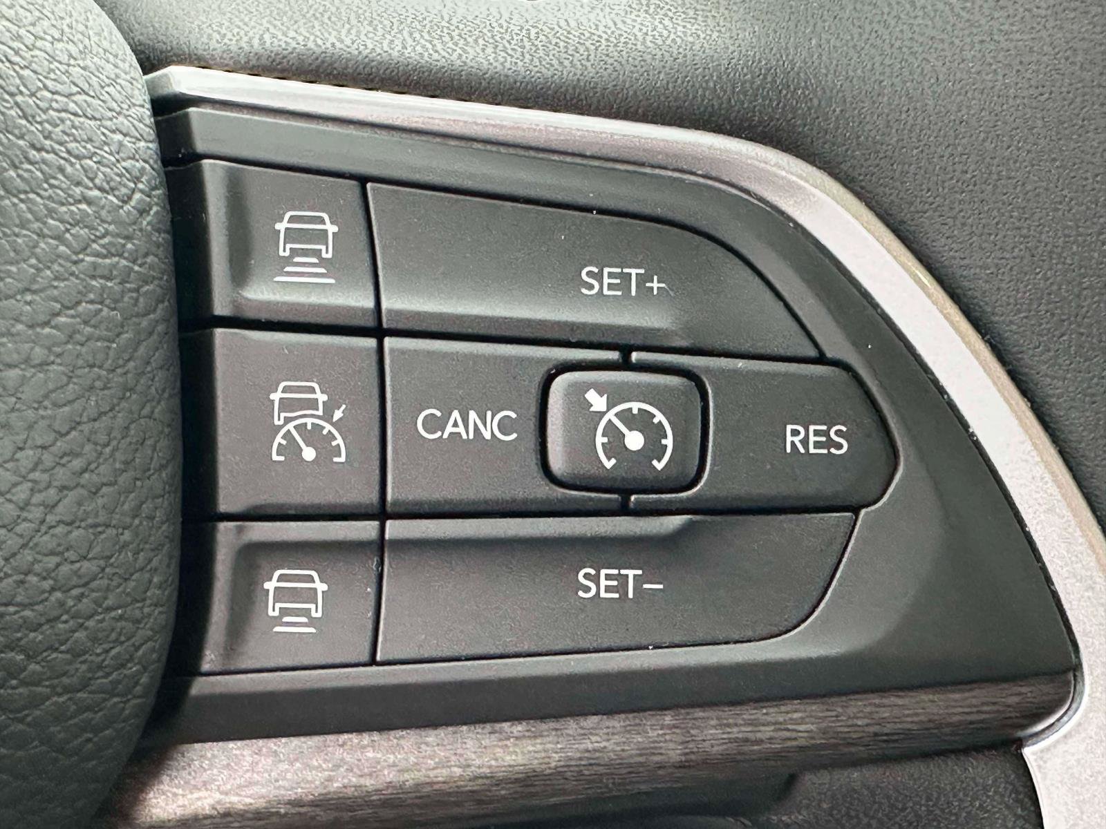Used 2025 Jeep Grand Cherokee Limited AWD/4WD image 22