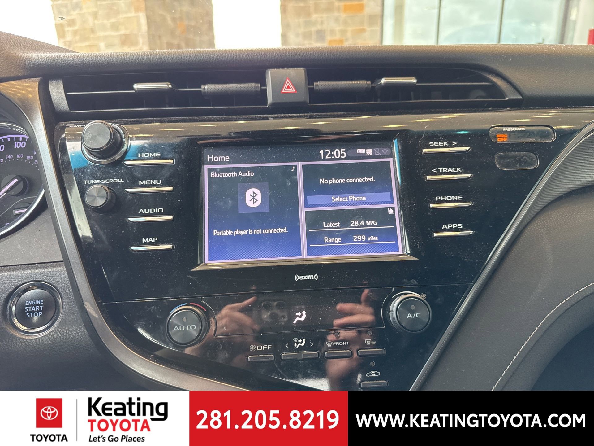 Used 2020 Toyota Camry SE w/ Convenience Package image 19