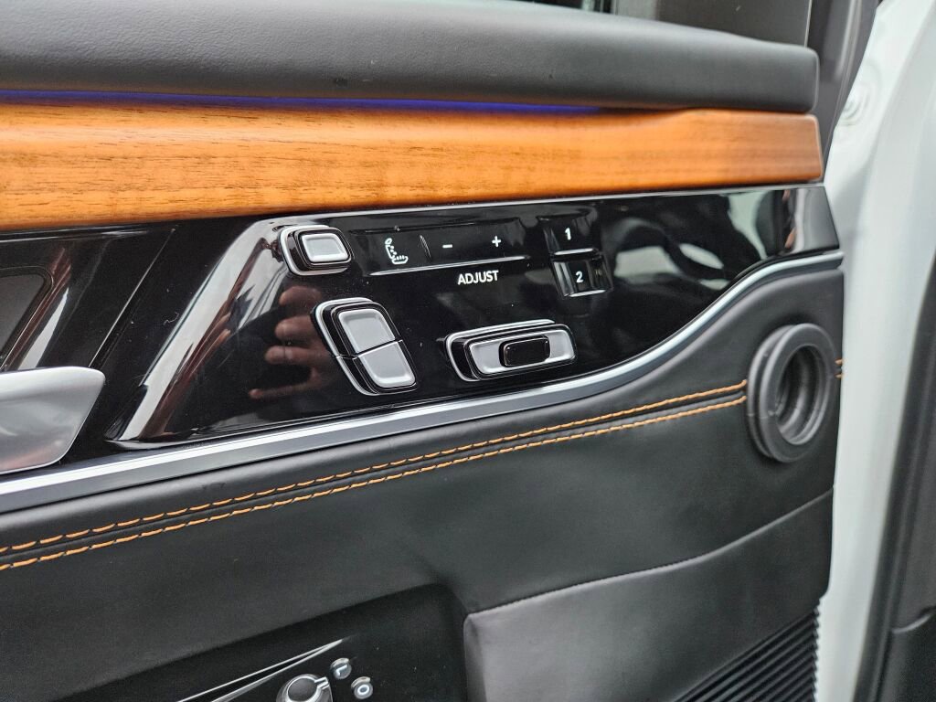 Used 2024 Jeep Grand Wagoneer L Series III image 20