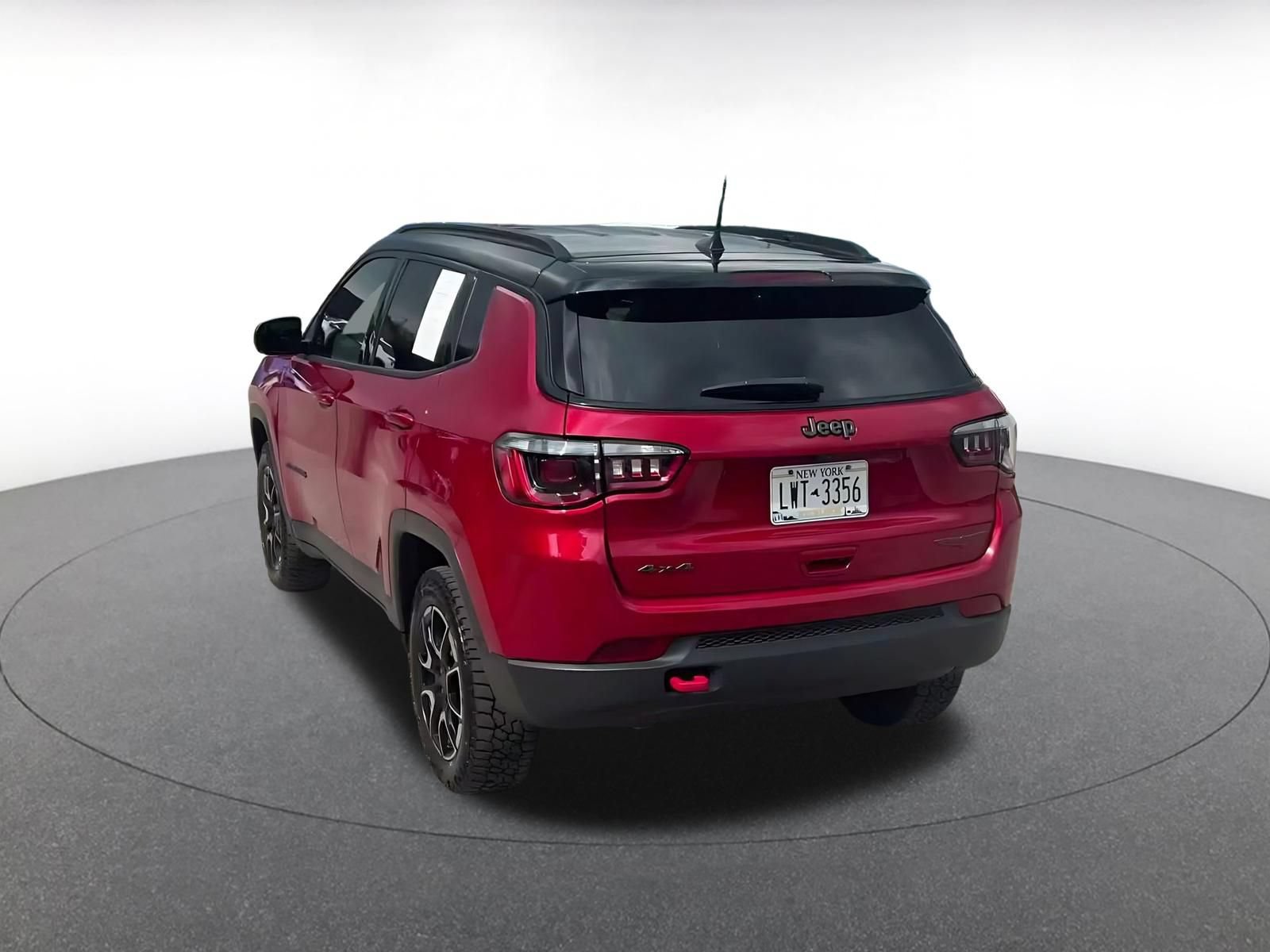 Used 2025 Jeep Compass Trailhawk AWD/4WD image 11