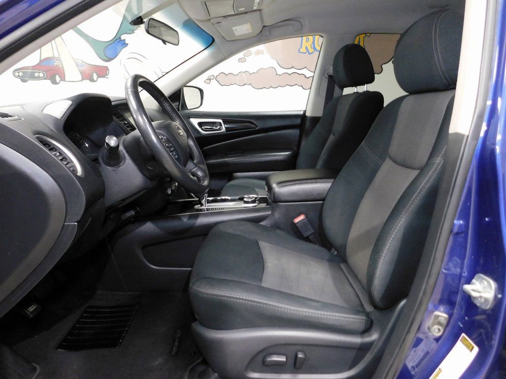 Used 2018 Nissan Pathfinder SV image 29