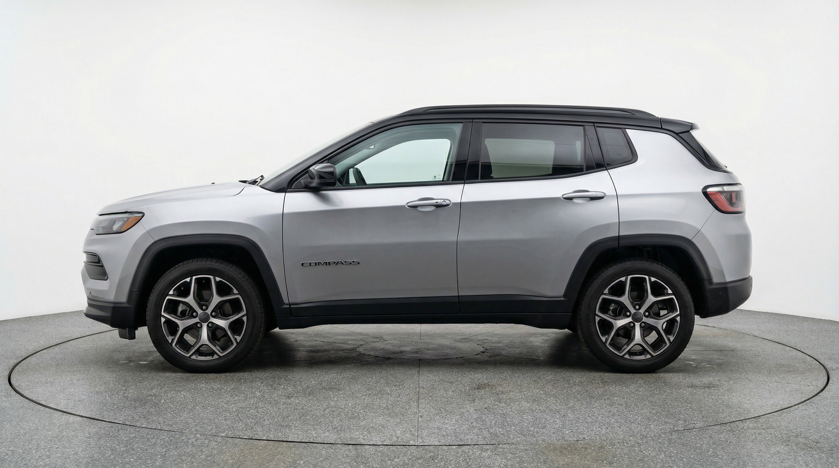Used 2025 Jeep Compass Limited image 5