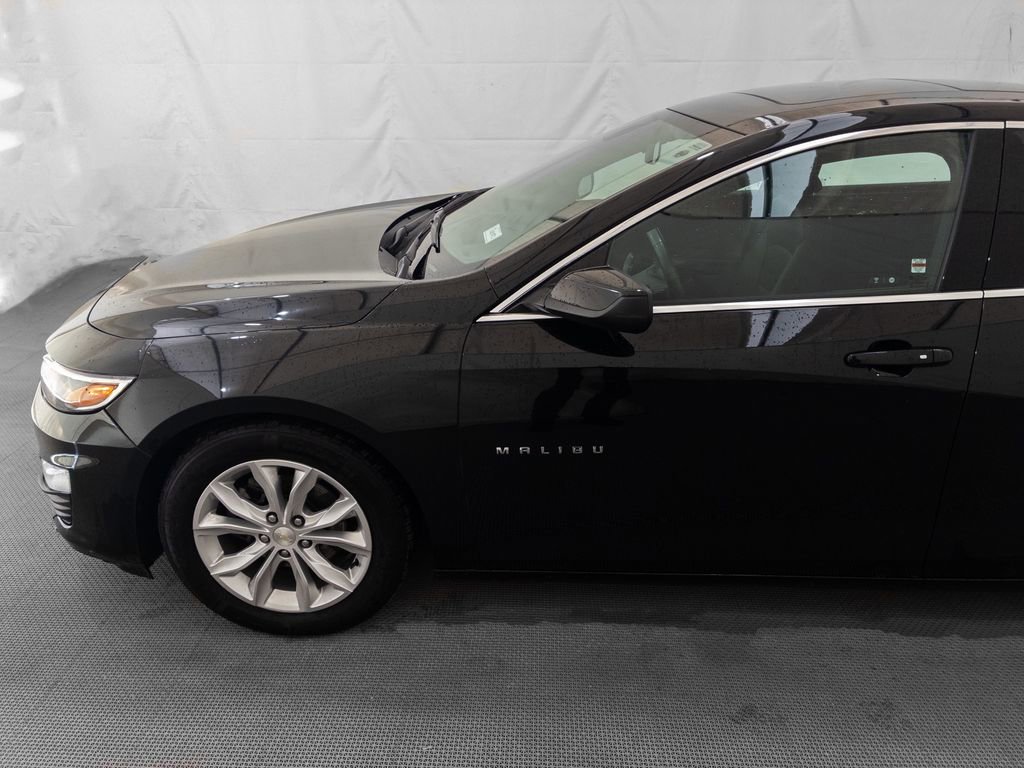 Used 2019 Chevrolet Malibu Hybrid w/ Leather Package image 3