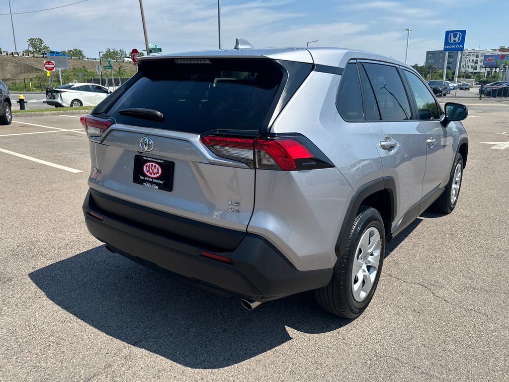 Used 2023 Toyota RAV4 LE AWD/4WD image 8