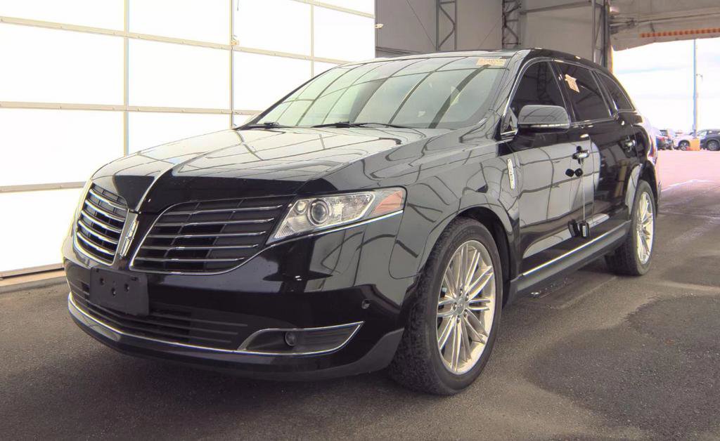 Used 2019 Lincoln MKT AWD image 4