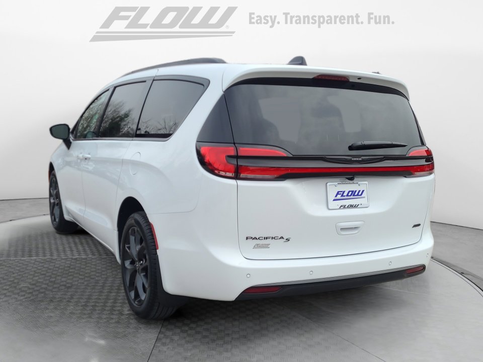 New 2026 Chrysler Pacifica Select w/ S Appearance Package image 5