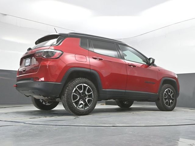 Used 2025 Jeep Compass Trailhawk AWD/4WD image 43