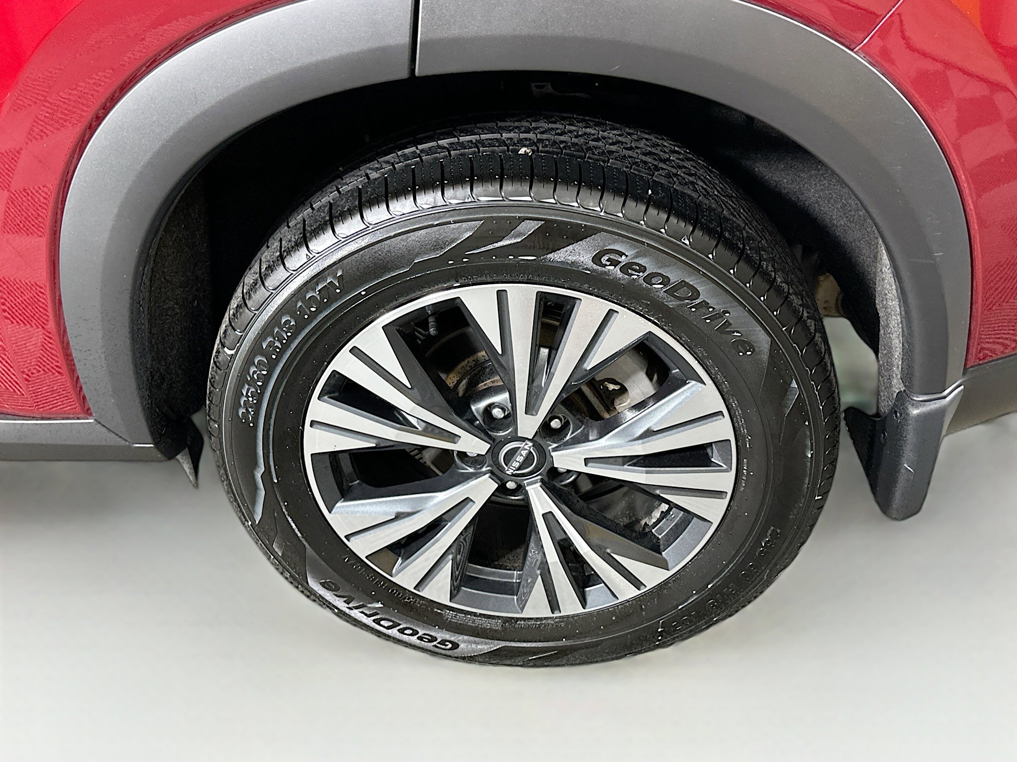 Used 2023 Nissan Rogue SV image 11