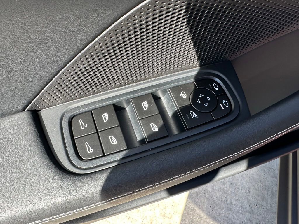 Used 2026 Porsche Panamera image 21