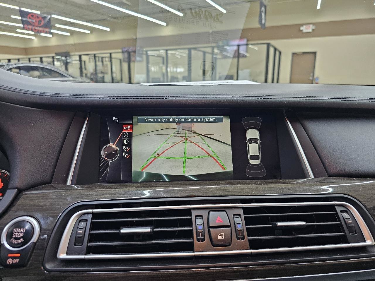 Used 2015 BMW 750i w/ M Sport Edition RWD image 34