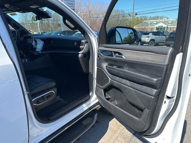 Used 2024 Jeep Wagoneer Series III image 10
