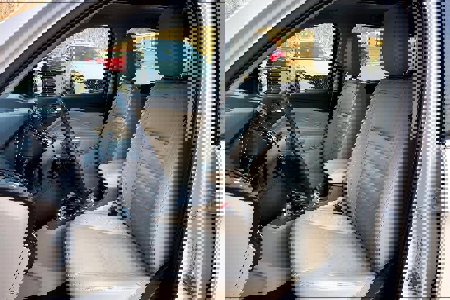 Used 2019 Ford Escape Titanium image 9