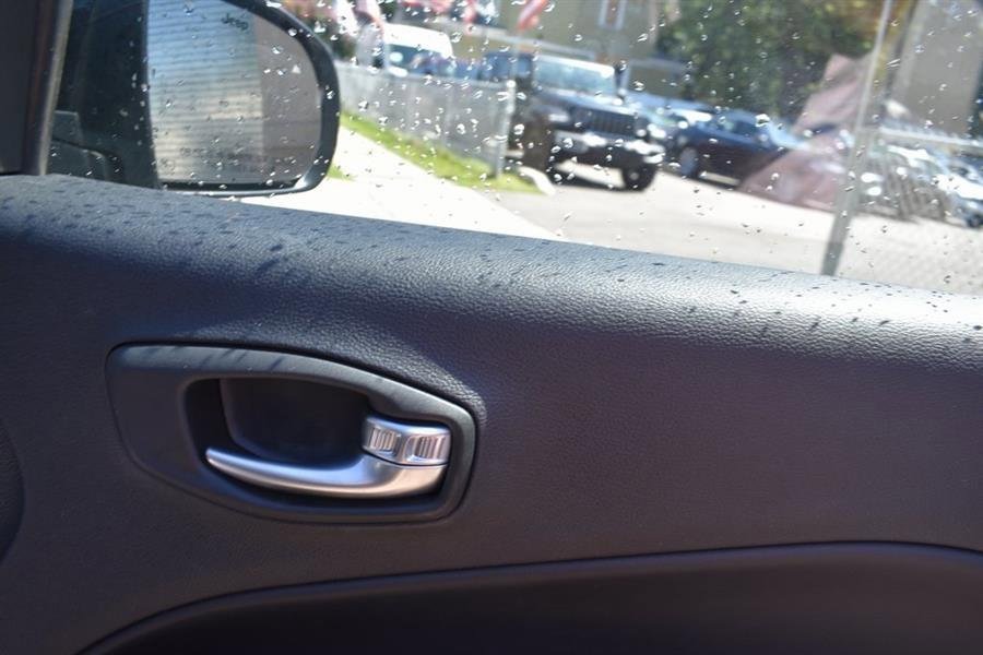 Used 2021 Jeep Compass Limited w/ Elite Interior Group image 23