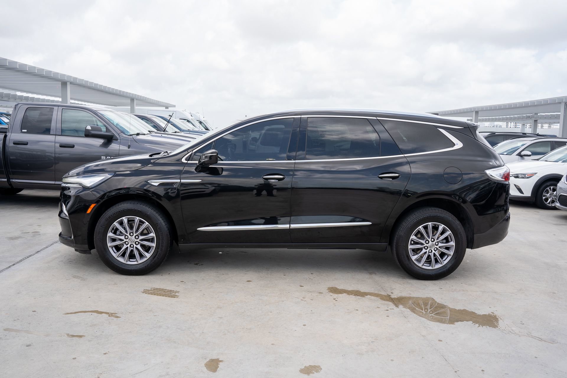Used 2024 Buick Enclave Essence w/ Technology Package FWD image 8