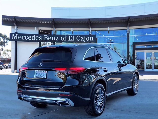 Used 2025 Mercedes-Benz GLC 300 image 3