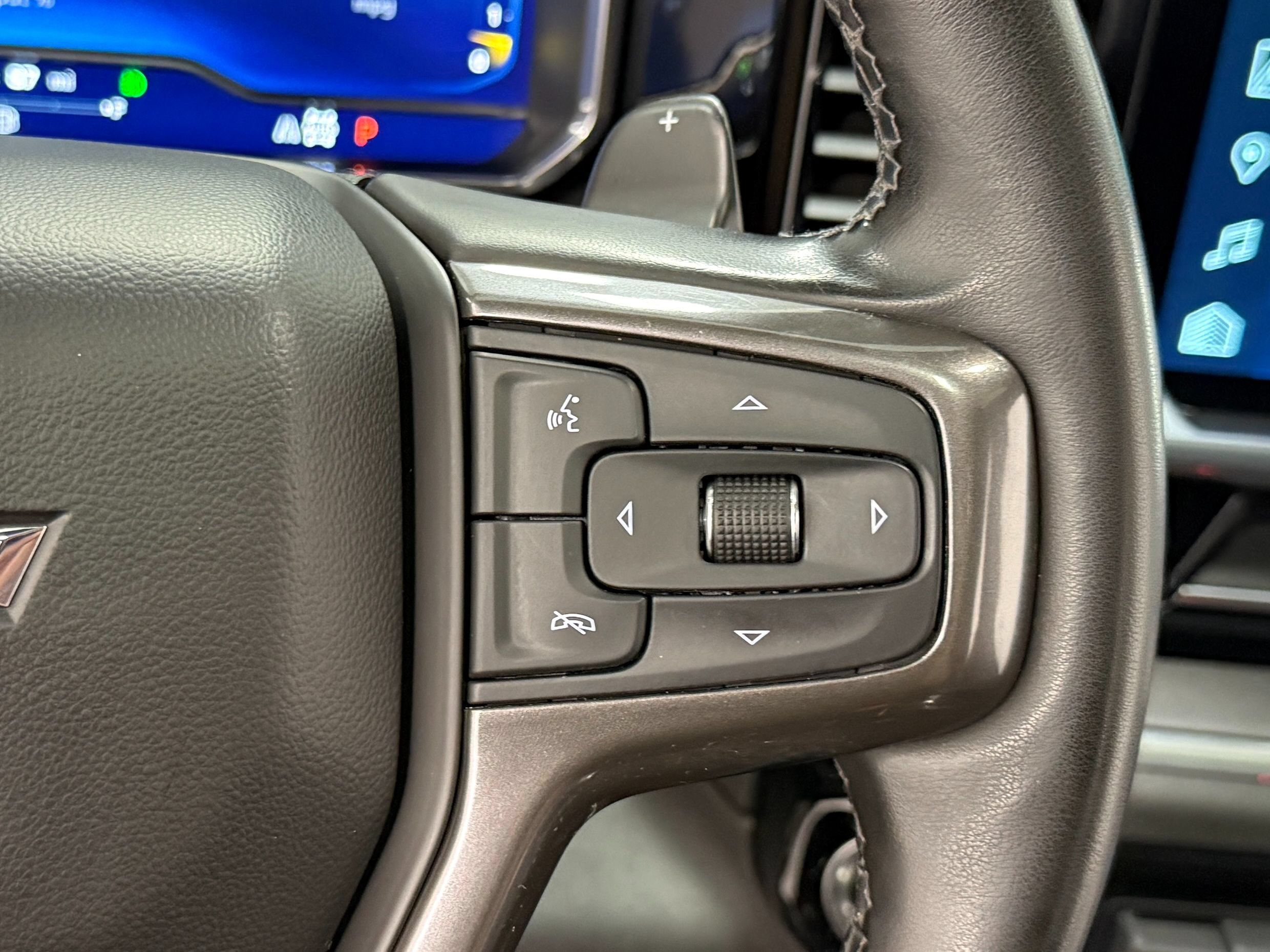 Used 2023 Chevrolet Silverado 1500 High Country w/ Technology Package AWD/4WD image 22
