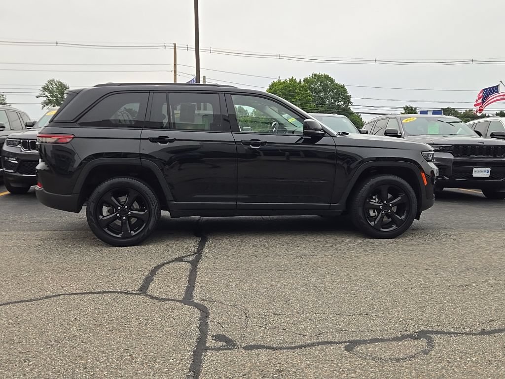 Certified 2023 Jeep Grand Cherokee Limited w/ Black Appearance Package AWD/4WD image 6