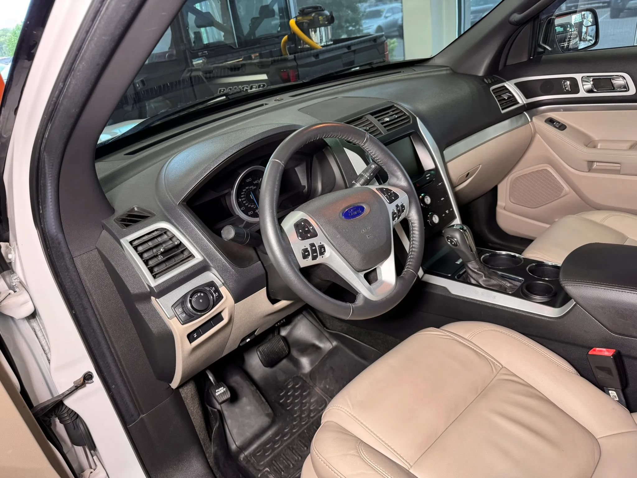 Used 2014 Ford Explorer XLT w/ Equipment Group 202A FWD image 19
