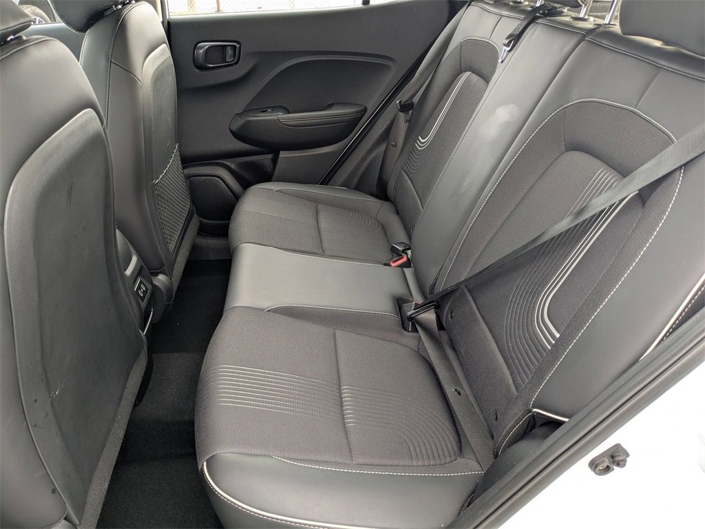 Used 2025 Hyundai Venue Limited image 28