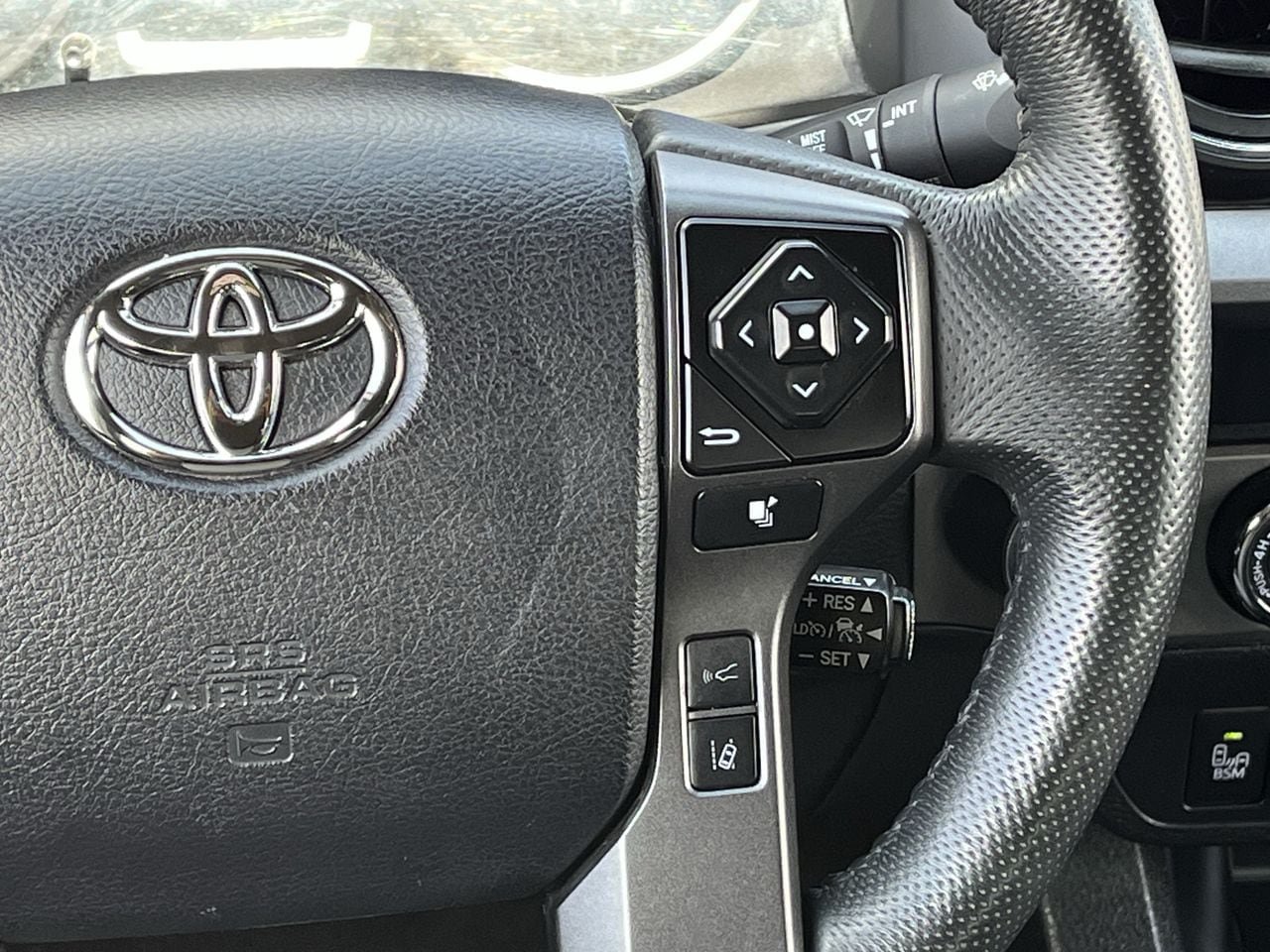 Used 2023 Toyota Tacoma TRD Off-Road w/ Technology Package AWD/4WD image 14