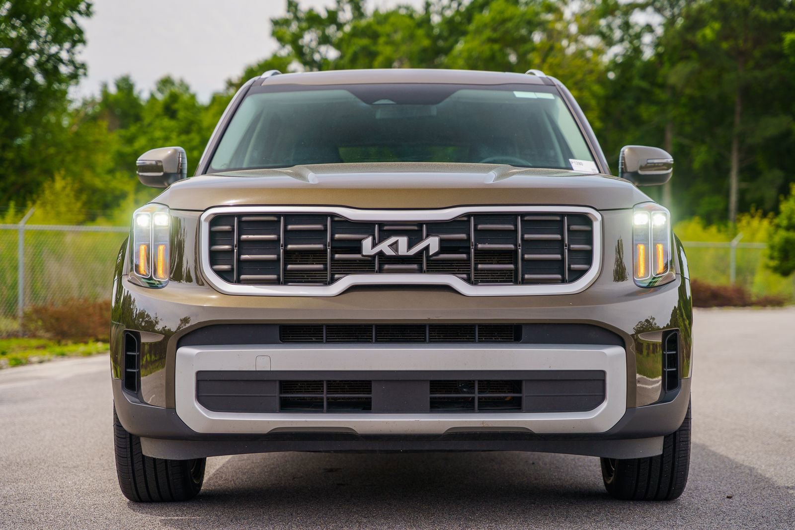 Used 2025 Kia Telluride S AWD/4WD image 2