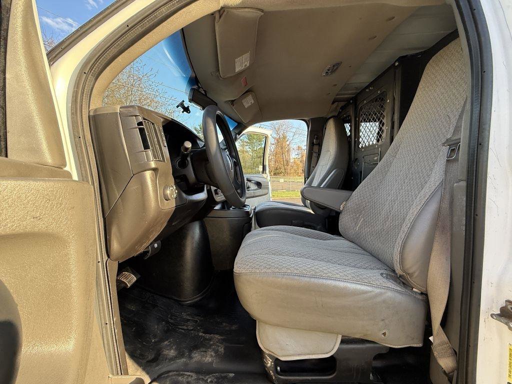 Used 2014 GMC Savana 1500 AWD image 15