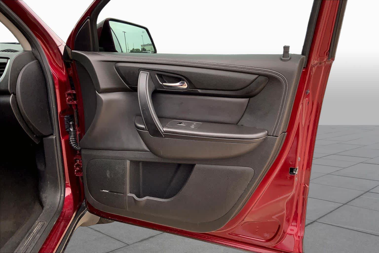 Used 2016 Chevrolet Traverse LT w/ Traveler's Package FWD image 22