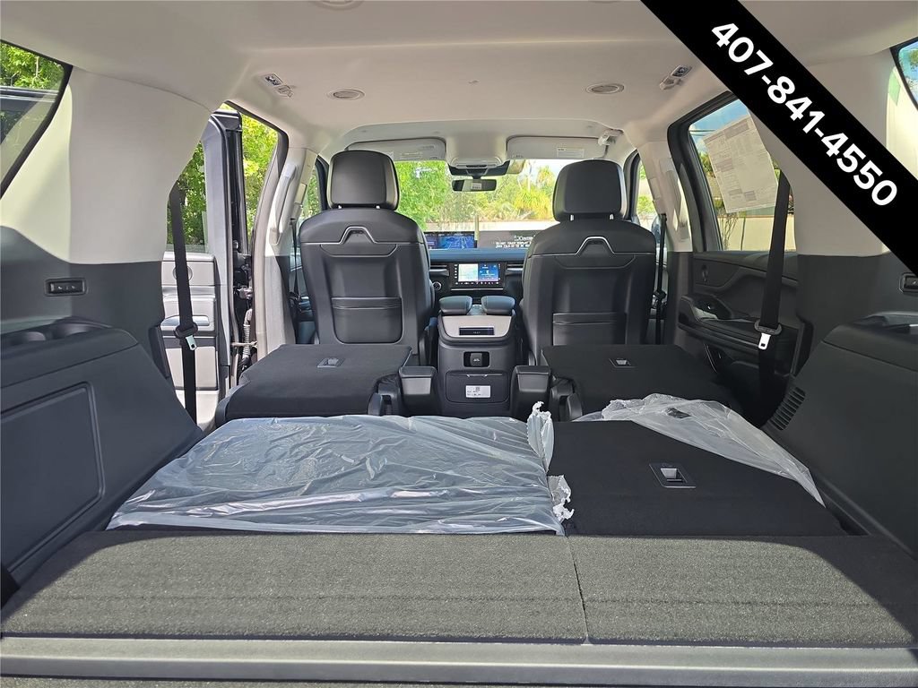 New 2027 Lincoln Navigator Premiere RWD image 7
